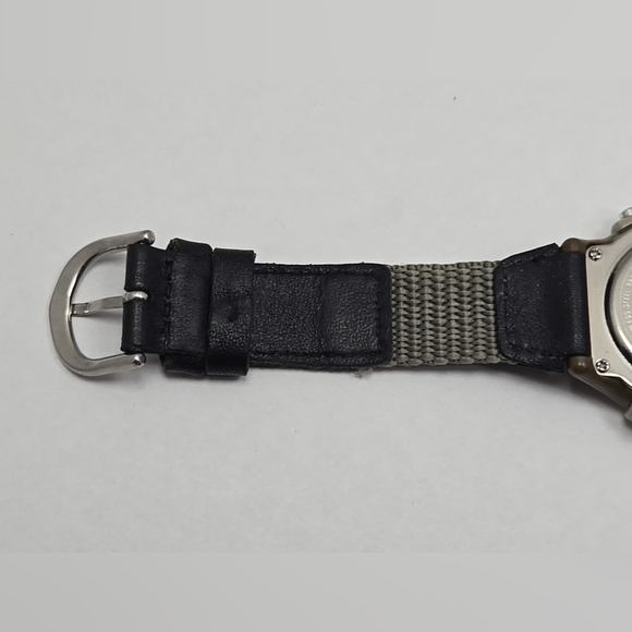 (Vintage) 1999 Timex Expedition Women's Watch with Leather and Canvas Strap - Picture 9 of 12